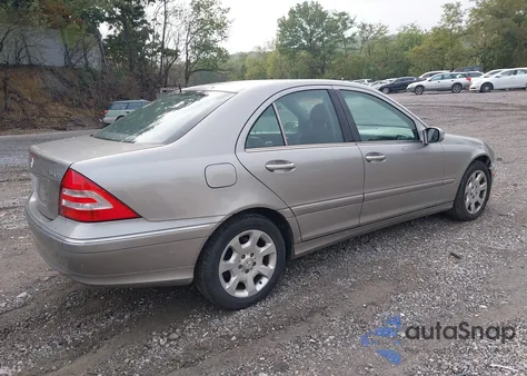 2005 Mercedes-Benz C 320 Luxury 4Matic из США, поврежденный, VIN WDBRF84J55F585815